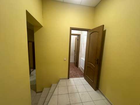 комерційна за адресою 8-го березня, 2
