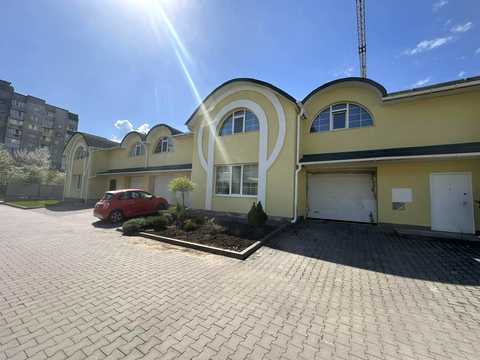 дом по адресу Степана Бандери ул., 82/2