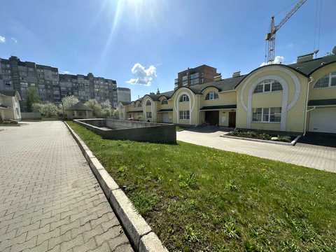 дом по адресу Степана Бандери ул., 82/2