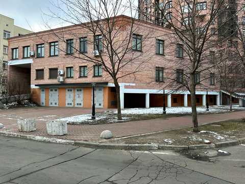 комерційна за адресою Євгена Коновальця вул. (Щорса), 21