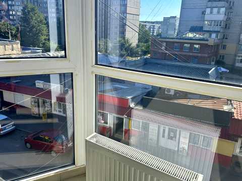 комерційна за адресою Каштанова вул., 14