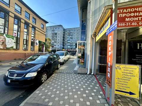 комерційна за адресою Каштанова вул., 14