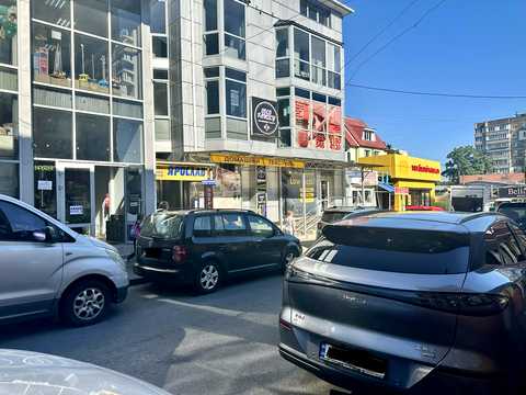 комерційна за адресою Каштанова вул., 14