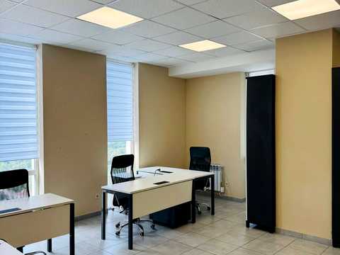 комерційна за адресою Мечникова вул., 17