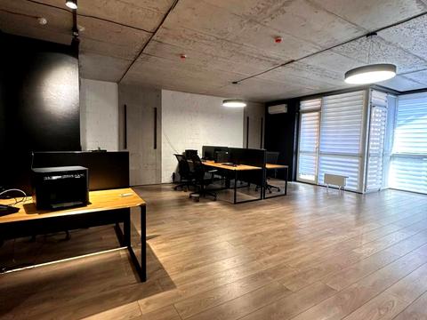 комерційна за адресою Предславинська вул., 57