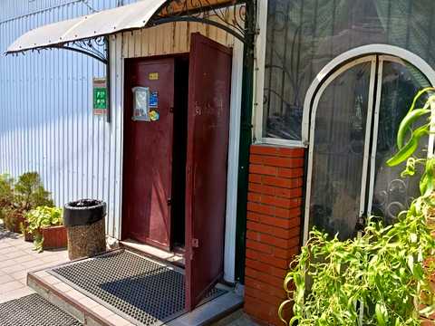 комерційна за адресою Розважівська, 888