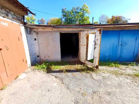 паркомісце за адресою Рятувальників вул. (Олега Кошового), 22
