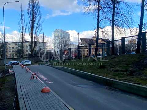 комерційна за адресою Любомира Гузара просп. (Космонавта Комарова), 10-А
