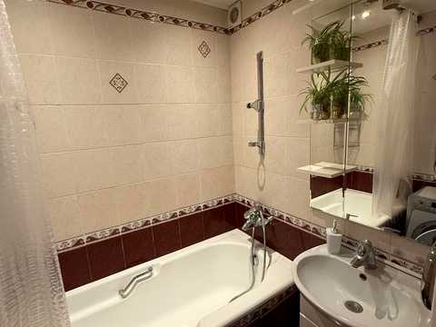 квартира за адресою Анни Ахматової вул., 15