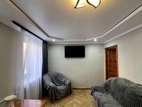 квартира за адресою Кропивницького вул., 11