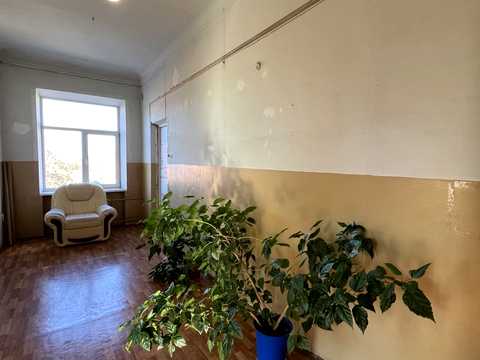комерційна за адресою Визволення вул., 2