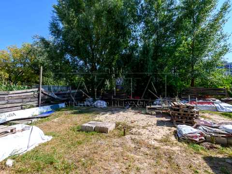 коммерческая по адресу Радужная ул., 1