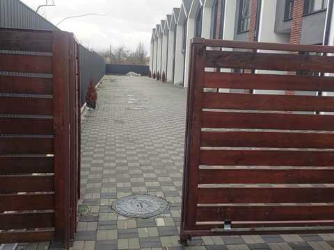 будинок за адресою Молодіжна вул., 4