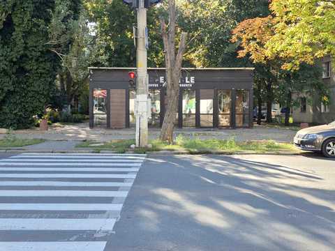 комерційна за адресою Космонавтів вул., 29