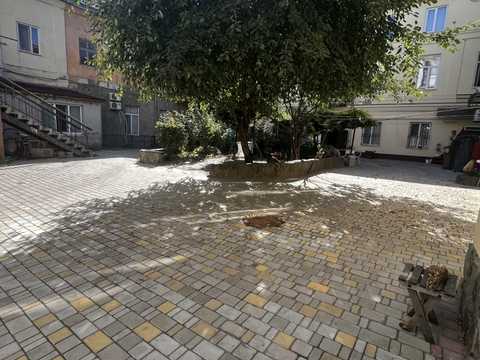 комерційна за адресою Новосельського вул., 84