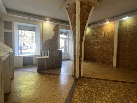 комерційна за адресою Новосельського вул., 84
