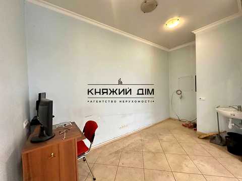 комерційна за адресою Урлівська вул., 40