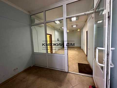 комерційна за адресою Урлівська вул., 40