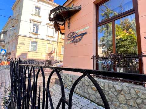 комерційна за адресою Львів, Короля Данила пл., 2