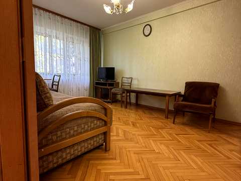 квартира за адресою Братиславська вул., 8