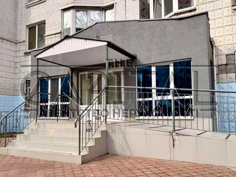 комерційна за адресою Анни Ахматової вул., 16-В