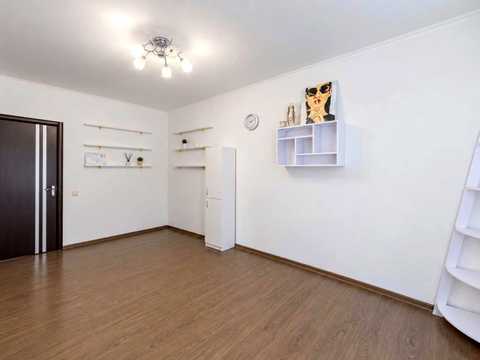 квартира за адресою Регенераторна вул., 4 к4