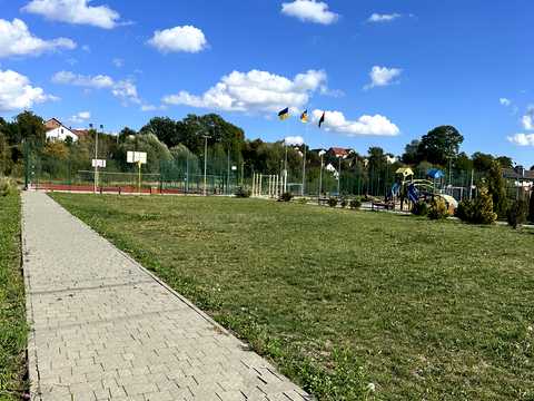 участок по адресу с. Зубра,
