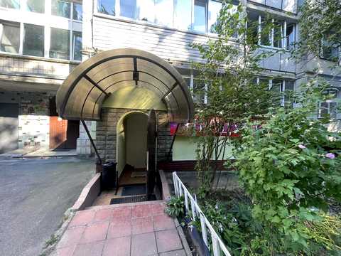 комерційна за адресою Васильківська вул., 42