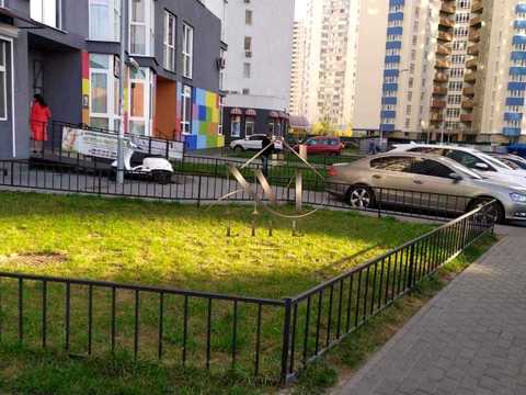 комерційна за адресою Драгоманова вул., 1-А