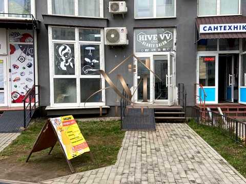 комерційна за адресою Драгоманова вул., 1-А