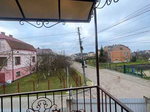 дом по адресу Коновальця