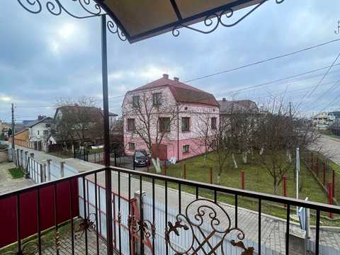 дом по адресу Коновальця