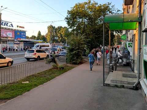 коммерческая по адресу Богдана Хмельницкого просп. (Героев Сталинграда), 123