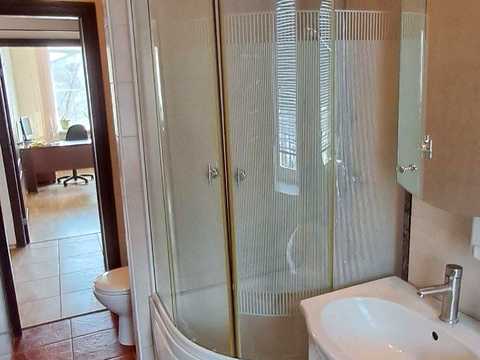 комерційна за адресою Шовковична вул., 7-А
