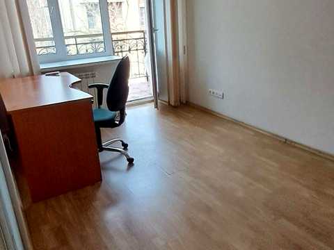 комерційна за адресою Шовковична вул., 7-А