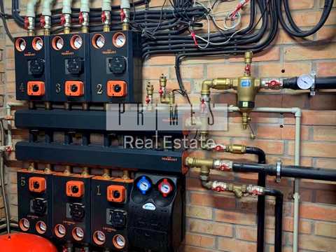 комерційна за адресою Газопровідна вул., 4