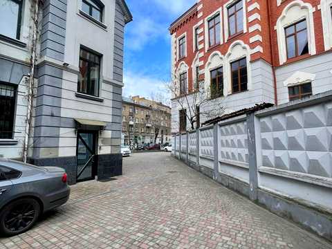 комерційна за адресою Героїв УПА вул., 65