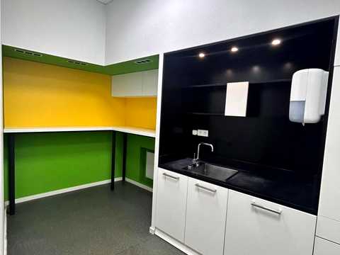 комерційна за адресою Михайлівська вул., 7