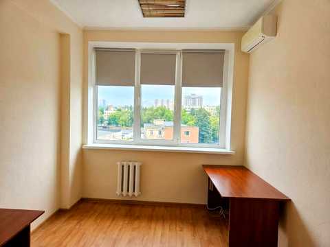 комерційна за адресою Бережанська вул., 4