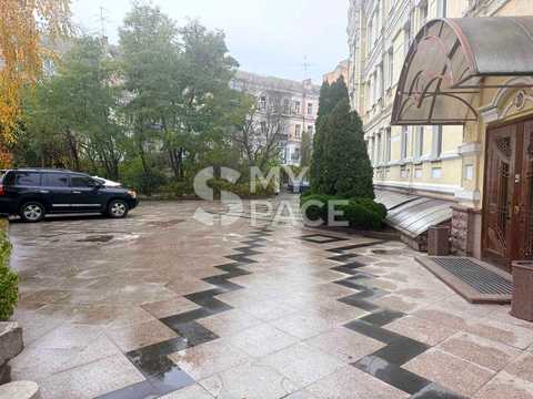 комерційна за адресою Костянтинівська вул., 32-Б