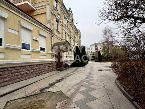 комерційна за адресою Костянтинівська вул., 32-Б