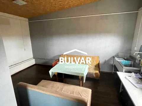 комерційна за адресою Шкільна вул. (Леніна), 1