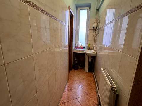 комерційна за адресою Володимира Гнатюка вул., 1-А