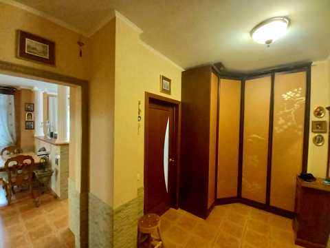 квартира за адресою Раїси Окіпної вул., 10-Б