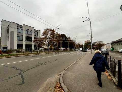 комерційна за адресою Мостицька вул., 4
