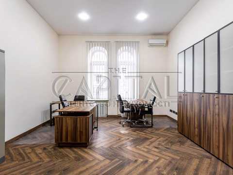 комерційна за адресою Саксаганського вул., 84-86