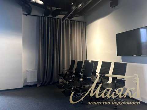 комерційна за адресою Антоновича вул. (Горького), 74
