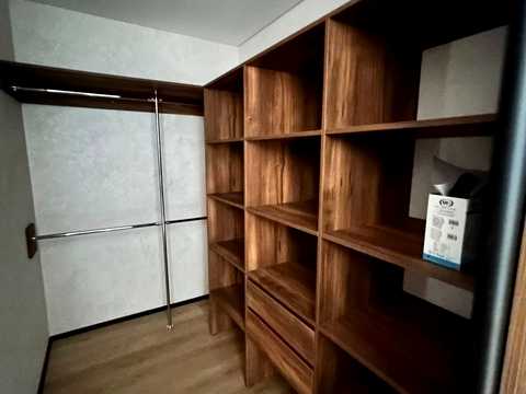 квартира за адресою Серпнева вул., (Будинок)