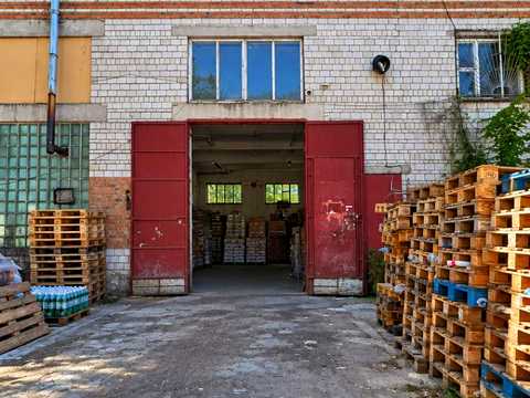 комерційна за адресою Металургів вул., 15 А