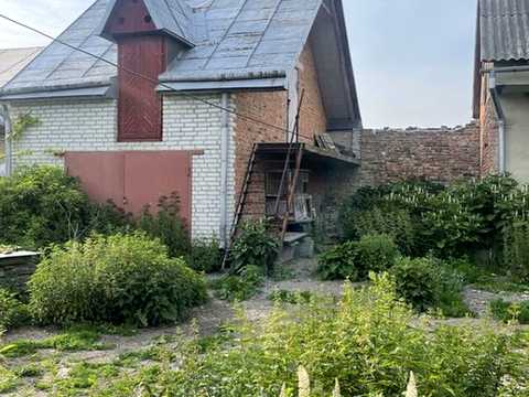 будинок за адресою Небесної Сотні, 49